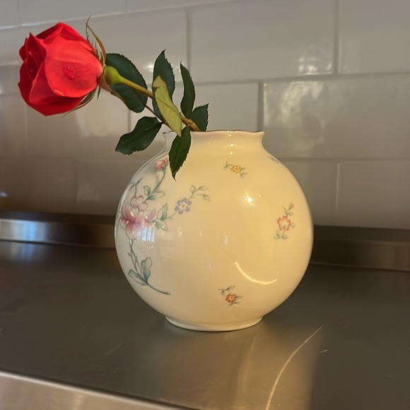 🌹Lenox 🌹China Rose Manor Globe Vase •hand decorated with 24k gold 💎 - Picture 5 of 7